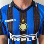 Camisa Retrô Inter de Milão Home 1997/1998 - Ronaldo 10 - Umbro - Azul Preta - Imagem 3