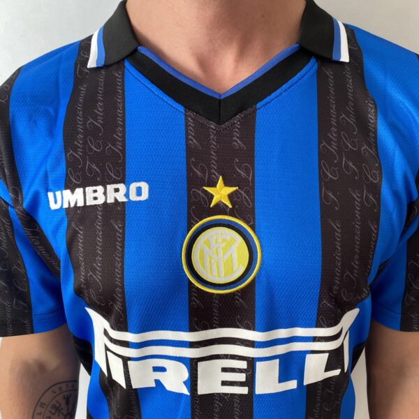 Camisa Retrô Inter de Milão Home 1997/1998 - Ronaldo 10 - Umbro - Azul Preta - Imagem 3