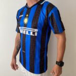 Camisa Retrô Inter de Milão Home 1997/1998 - Ronaldo 10 - Umbro - Azul Preta - Imagem 9