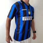 Camisa Retrô Inter de Milão Home 1997/1998 - Ronaldo 10 - Umbro - Azul Preta - Imagem 10