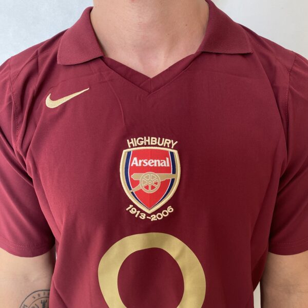 Camisa Rêtro Arsenal Home 2005/2006 - Thierry Henry 14 -  Total 90 - Nike - Vinho - Imagem 5