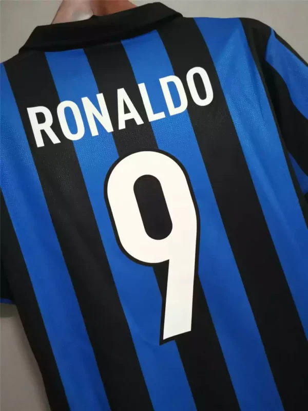 Camisa Retrô Inter de Milão Home Versão Torcedor 9 Ronaldo 98/1999 Nike - Imagem 7