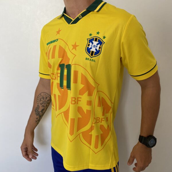 Camisa Retrô Clássica Seleção Brasileira Brasil – Versão Torcedor Umbro – Amarela – 1994 - Romário 11 - Imagem 11