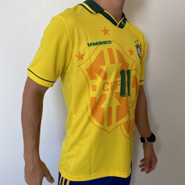 Camisa Retrô Clássica Seleção Brasileira Brasil – Versão Torcedor Umbro – Amarela – 1994 - Romário 11 - Imagem 12