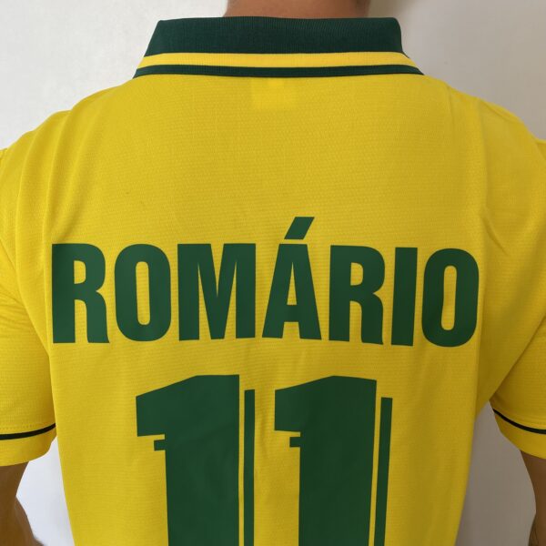 Camisa Retrô Clássica Seleção Brasileira Brasil – Versão Torcedor Umbro – Amarela – 1994 - Romário 11 - Imagem 15
