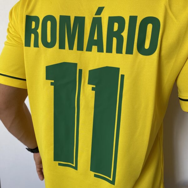 Camisa Retrô Clássica Seleção Brasileira Brasil – Versão Torcedor Umbro – Amarela – 1994 - Romário 11 - Imagem 16