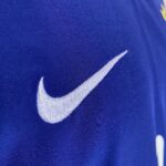 Camisa Retrô Clássica Seleção Brasileira Brasil – Nike Masculina – Versão Torcedor Azul – 2002 - Ronaldinho 11 - Imagem 5