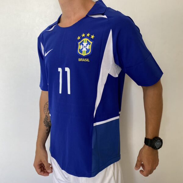 Camisa Retrô Clássica Seleção Brasileira Brasil – Nike Masculina – Versão Torcedor Azul – 2002 - Ronaldinho 11 - Imagem 8
