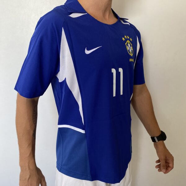 Camisa Retrô Clássica Seleção Brasileira Brasil – Nike Masculina – Versão Torcedor Azul – 2002 - Ronaldinho 11 - Imagem 9