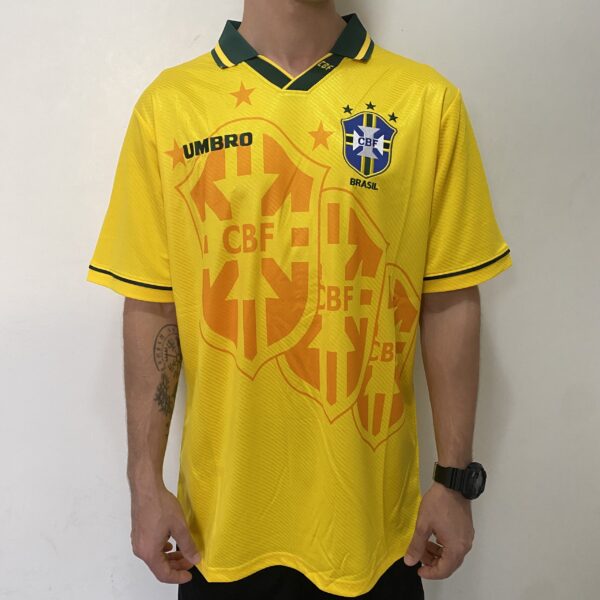 Camisa Retrô Clássica Seleção Brasileira Brasil – Versão Torcedor Umbro – Amarela – 1994 - Romário 11 - Imagem 19