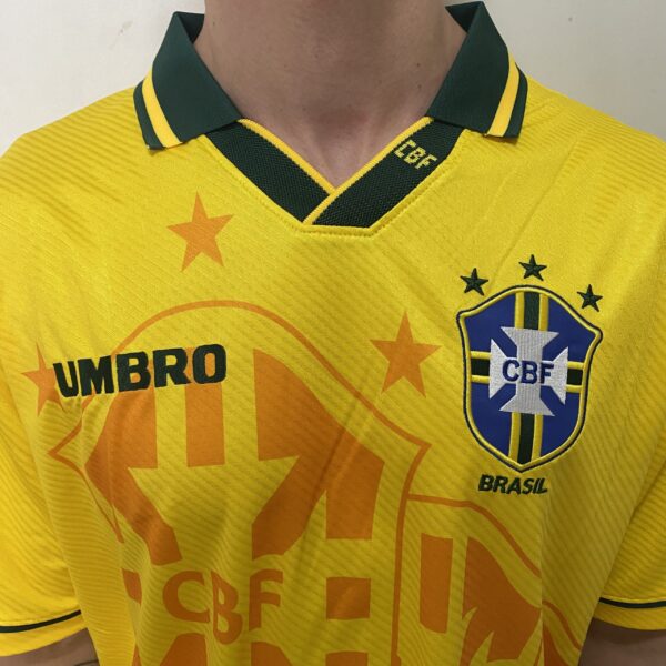 Camisa Retrô Clássica Seleção Brasileira Brasil – Versão Torcedor Umbro – Amarela – 1994 - Romário 11 - Imagem 20