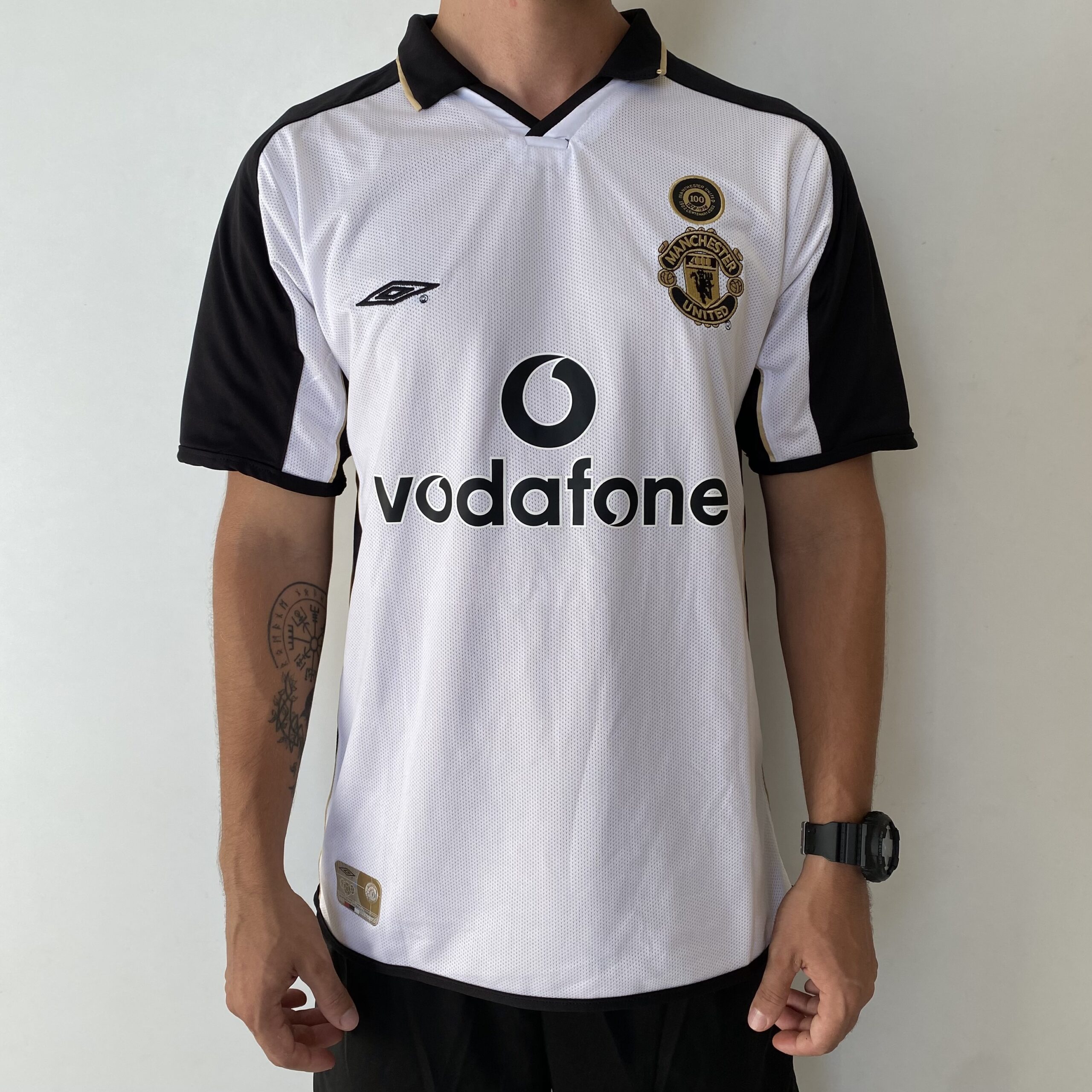2025-02-18 15.35.11 Camisa Retrô Manchester United Away - Dupla-Face - Frente Verso - 2001/2002 - Beckham 7 - Umbro Branco - Imagem 1