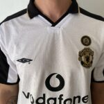 Camisa Retrô Manchester United Away - Dupla-Face - Frente Verso - 2001/2002 - Beckham 7 - Umbro Branco - Imagem 3