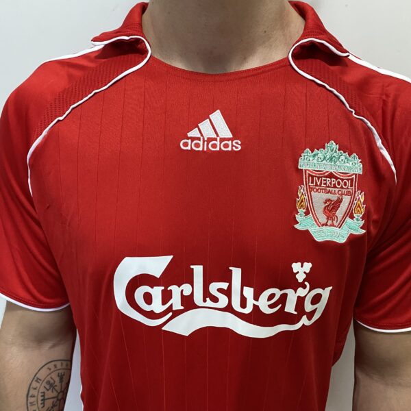 Camisa Retrô Liverpool Home Gerrard 8 - 2006/2007 Adidas Vermelha - Imagem 3