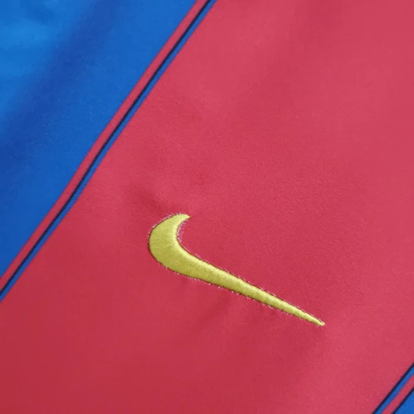 Camisa Retrô Barcelona Home 2003/04 Nike - Imagem 4