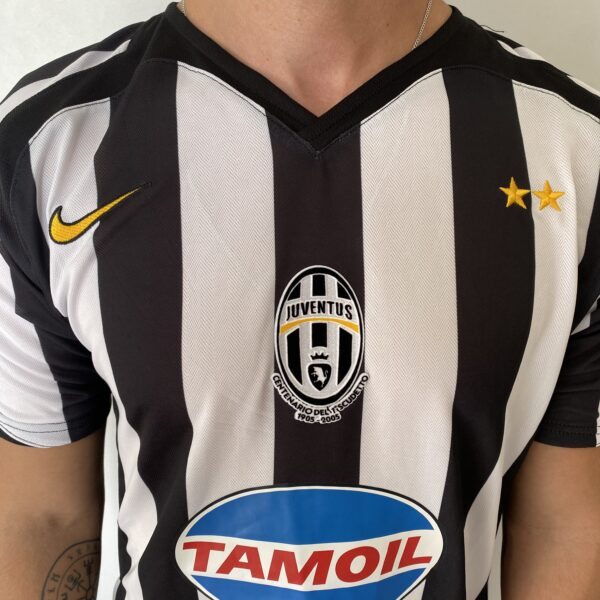 Camisa Retrô Juventus Home 2005/2006 - Pavel Nedved 11 - Nike - Total 90 - Preta Branca - Imagem 3