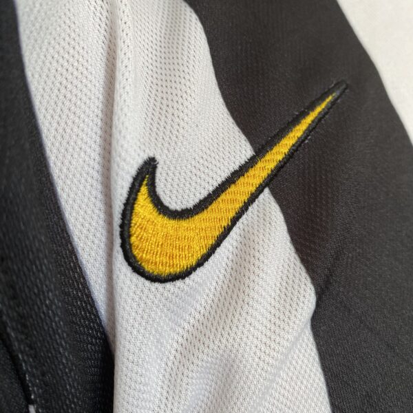 Camisa Retrô Juventus Home 2005/2006 - Pavel Nedved 11 - Nike - Total 90 - Preta Branca - Imagem 6