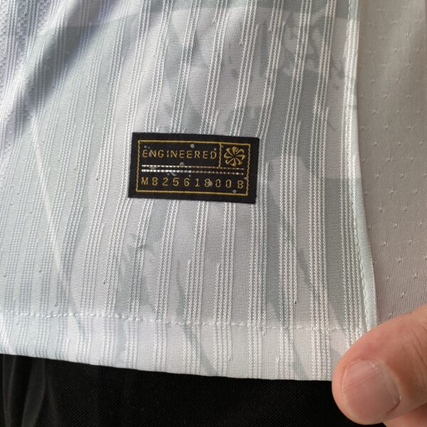 Camisa Liverpool Third Versão Jogador 24/2025 Nike - Imagem 12