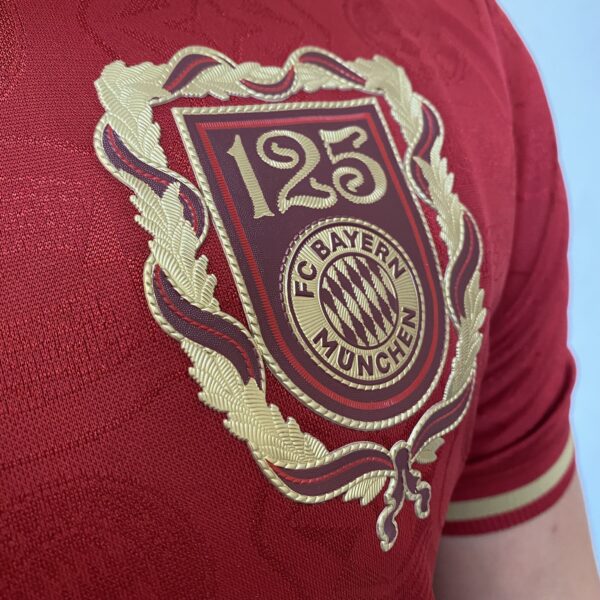 Camisa Bayern Munique Especial 125 Anos Versão Jogador 24/2025 Adidas Vinho - Imagem 4