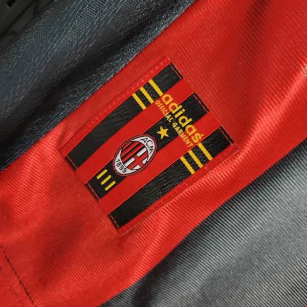 Camisa Retrô Milan Home 1998/1999 Adidas Vermelha Preta - Imagem 6