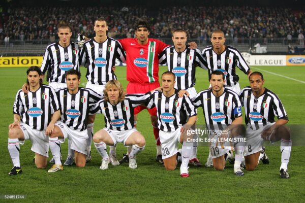 Camisa Retrô Juventus Home 2005/2006 - Pavel Nedved 11 - Nike - Total 90 - Preta Branca - Imagem 19