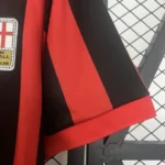 Camisa Milan Home Comemorativa 125 Anos Manga Longa Retrô 2025 Puma Vermelha e Preta - Imagem 4