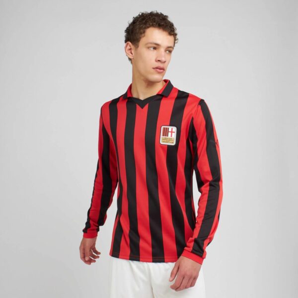 Camisa Milan Home Comemorativa 125 Anos Manga Longa Retrô 2025 Puma Vermelha e Preta - Imagem 9
