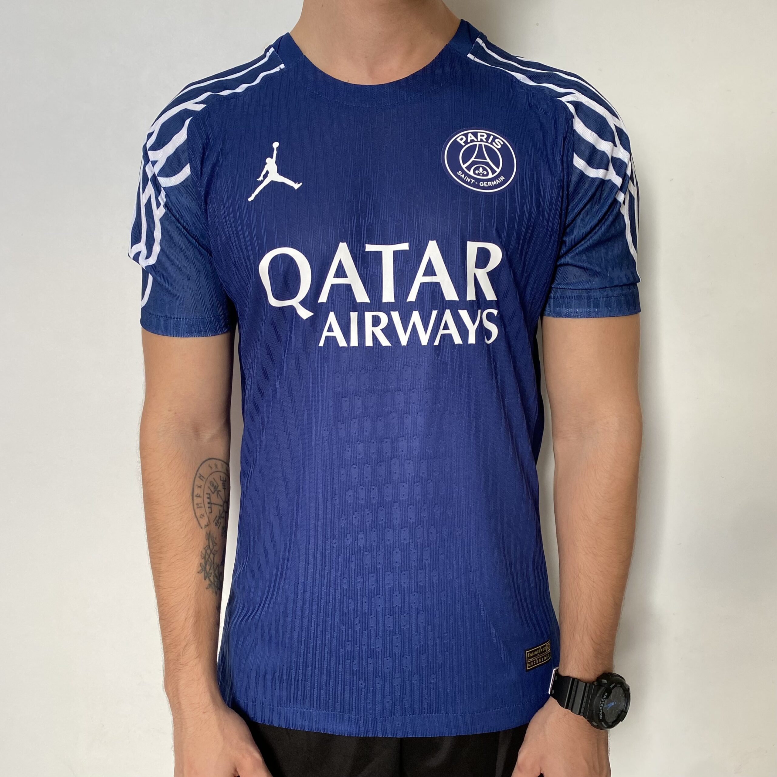 2025-07-10 16.33.07 Camisa Paris Saint-Germain - PSG 4Th Versão Jogador 24/2025 Azul Jordan - Imagem 1