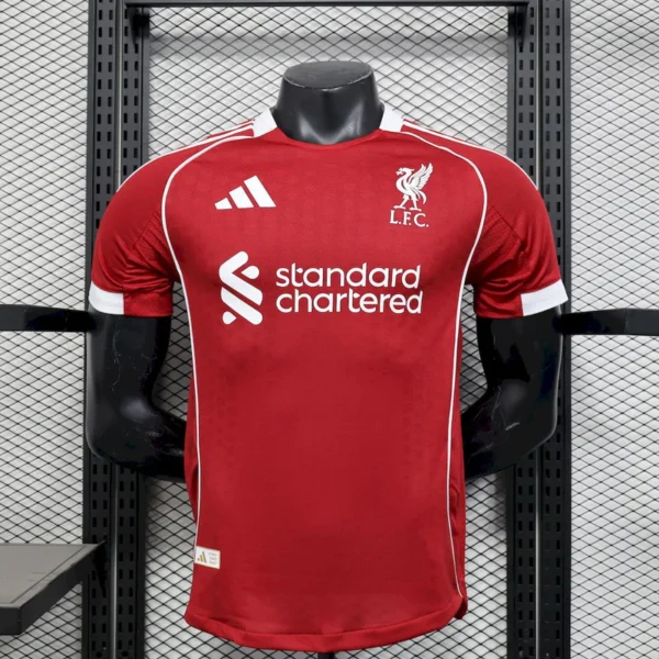 Camisa Liverpool Home Versão Jogador 2025/2026 Vermelha Adidas - Imagem 17