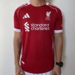 Camisa Liverpool Home Versão Jogador 2025/2026 Vermelha Adidas