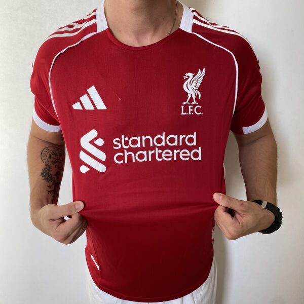 Camisa Liverpool Home Versão Jogador 2025/2026 Vermelha Adidas - Imagem 9