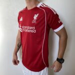 Camisa Liverpool Home Versão Jogador 2025/2026 Vermelha Adidas - Imagem 10