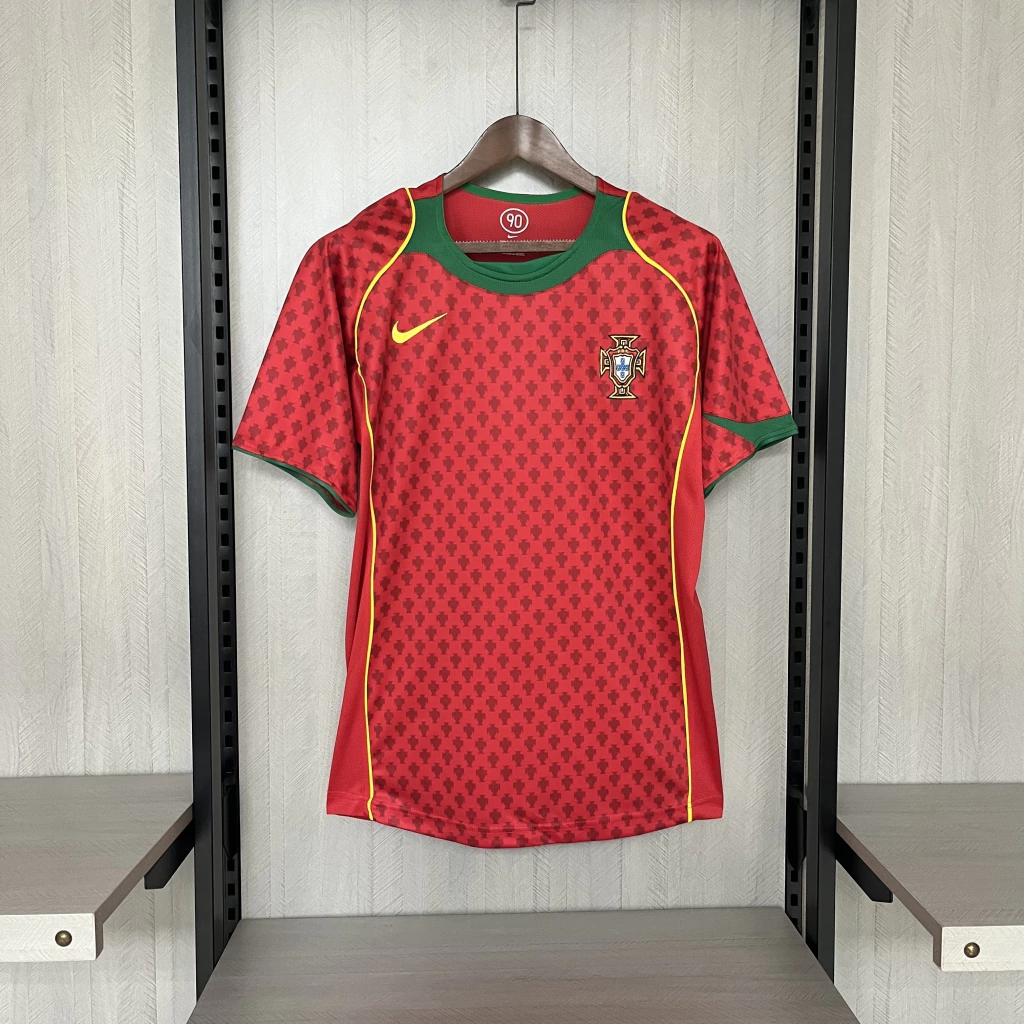 25e1b794-8f5ebb43cf826428e317389510038967-1024-1024 Camisa Rêtro Clássica Seleção Portugal Home 2004 Nike Total 90 - Imagem 1