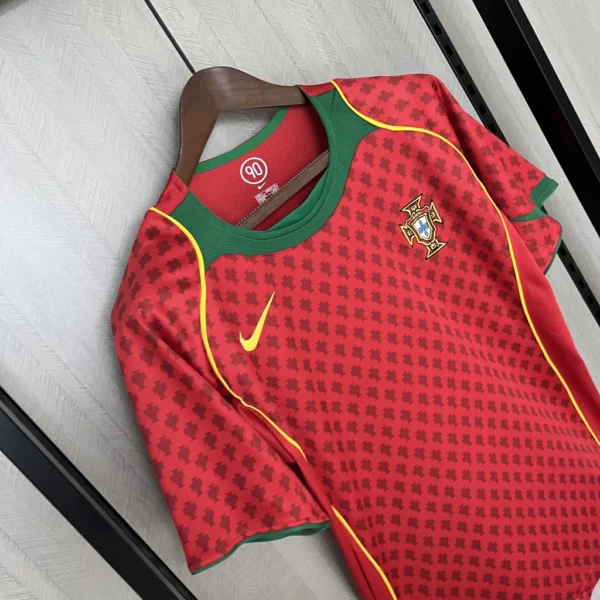 Camisa Rêtro Clássica Seleção Portugal Home 2004 Nike Total 90 - Imagem 4