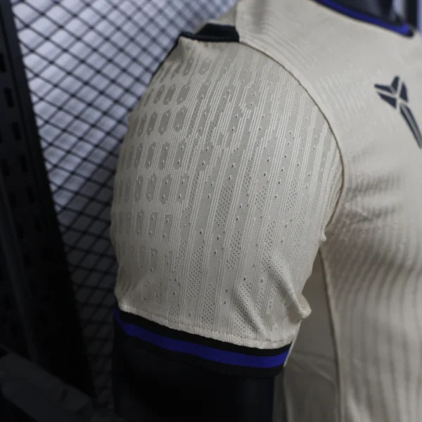 Camisa Barcelona Away Versão Jogador 2025/2026 - Nike Edição Kobe Briant - Bege - Imagem 5