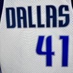 Camiseta Regata Basquete NBA Dallas Mavericks 6 Dirk Nowitzki Mitchell & Ness Branca 2010/11 - Imagem 4