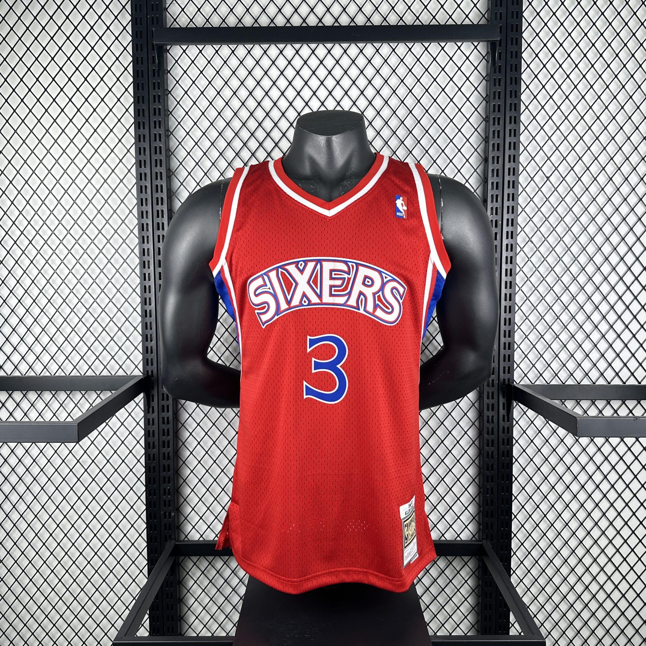 ca358c87 Camiseta Regata Basquete NBA Philadelphia 76ers Sixers 3 Allen Iverson Mitchell & Ness Vermelha 1996/97 - Imagem 1