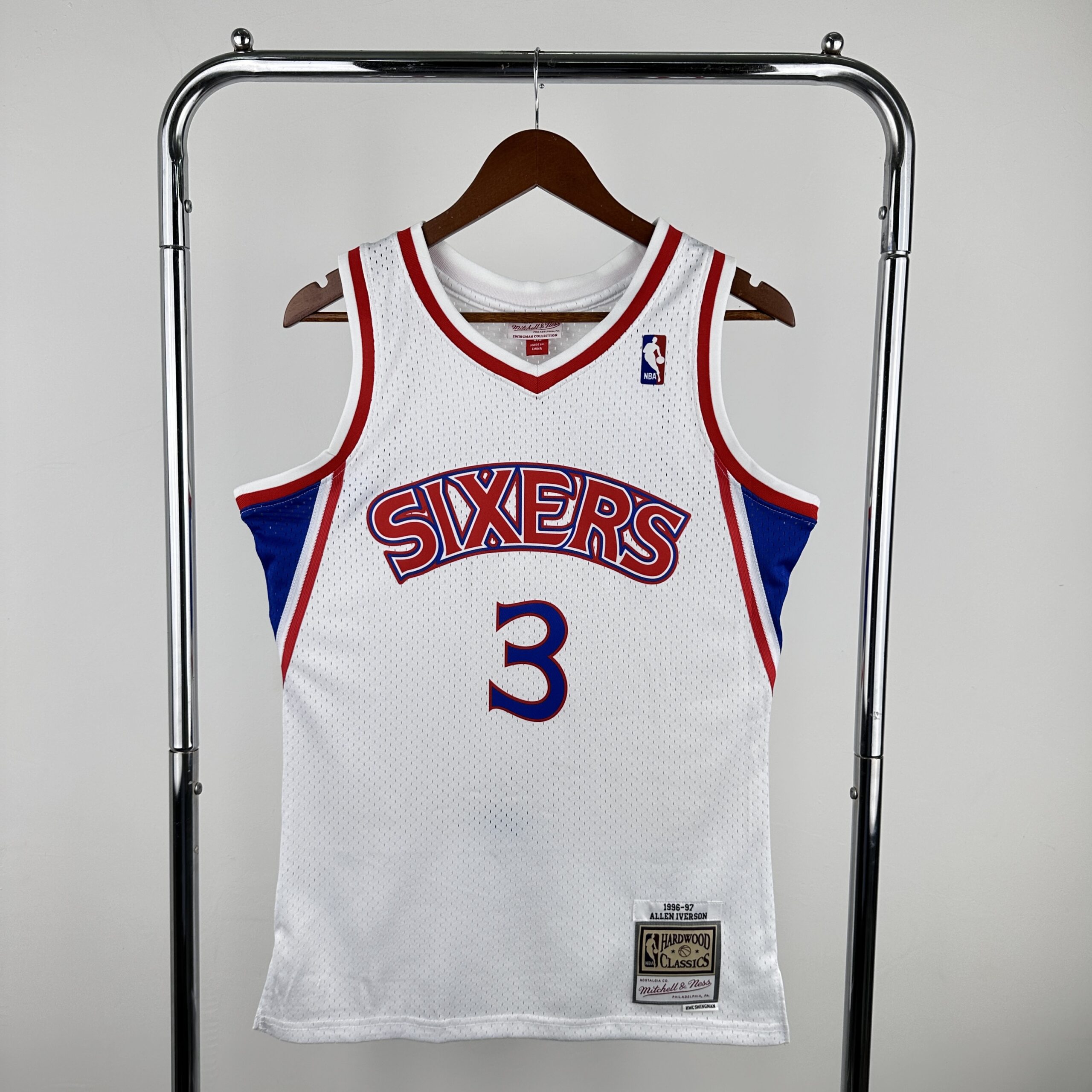 de3afdc3 Camiseta Regata Basquete NBA Philadelphia 76ers Sixers 3 Allen Iverson Mitchell & Ness 1996/97 - Imagem 1
