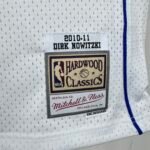 Camiseta Regata Basquete NBA Dallas Mavericks 6 Dirk Nowitzki Mitchell & Ness Branca 2010/11 - Imagem 5