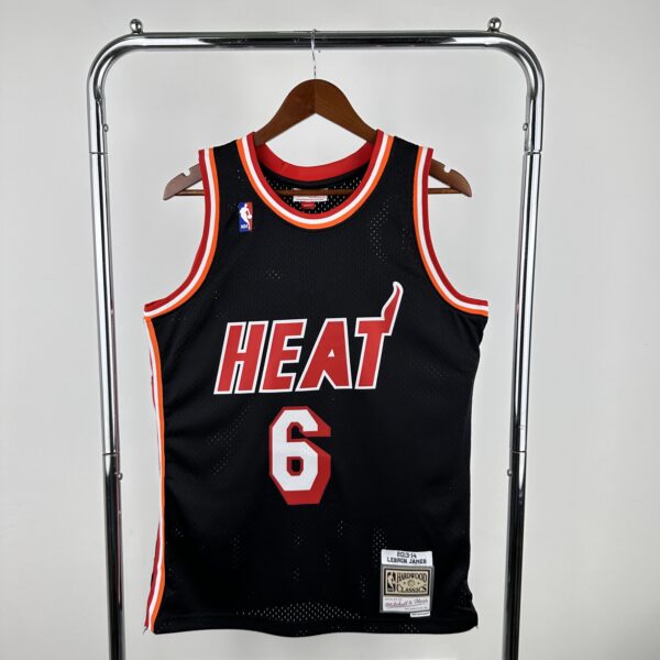 Camiseta Regata Basquete NBA Miami Heat 6 LeBron James Mitchell & Ness Preta 2013/14 - Imagem 3