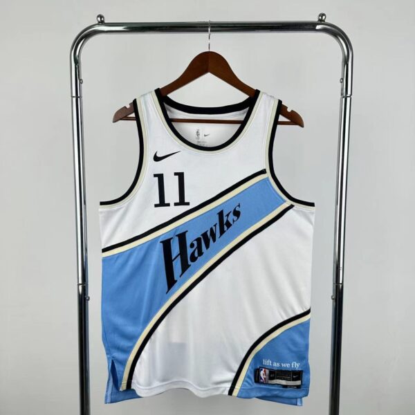 Camiseta Regata Basquete NBA Atlanta Hawks 11 Trae Young City Edition Branca 2025 Nike - Imagem 9