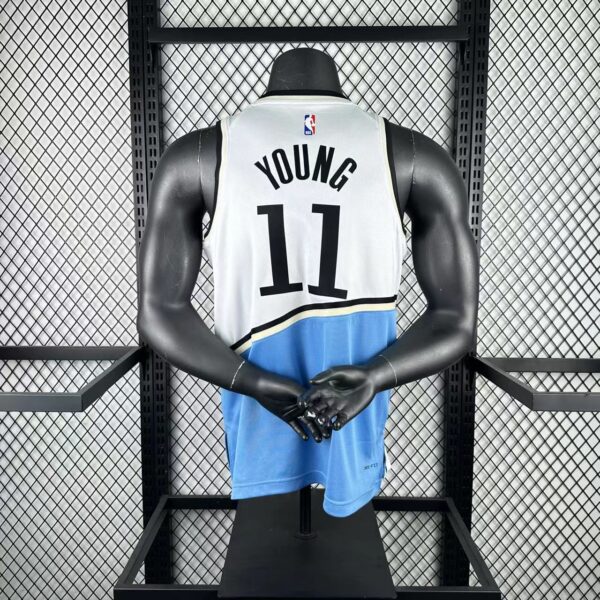 Camiseta Regata Basquete NBA Atlanta Hawks 11 Trae Young City Edition Branca 2025 Nike - Imagem 8