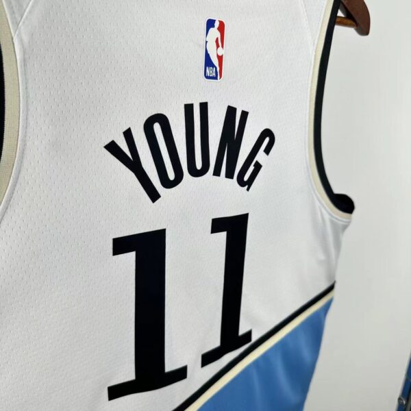 Camiseta Regata Basquete NBA Atlanta Hawks 11 Trae Young City Edition Branca 2025 Nike - Imagem 6