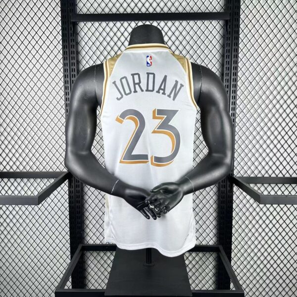 Camiseta Regata Basquete NBA Chicago Bulls 23 Jordan City Edition 2025 Branco Nike - Imagem 11