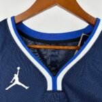 Camiseta Regata NBA Dallas Mavericks 32 Flagg Statement Edition Azul Marinho 2025 Jordan - Imagem 3