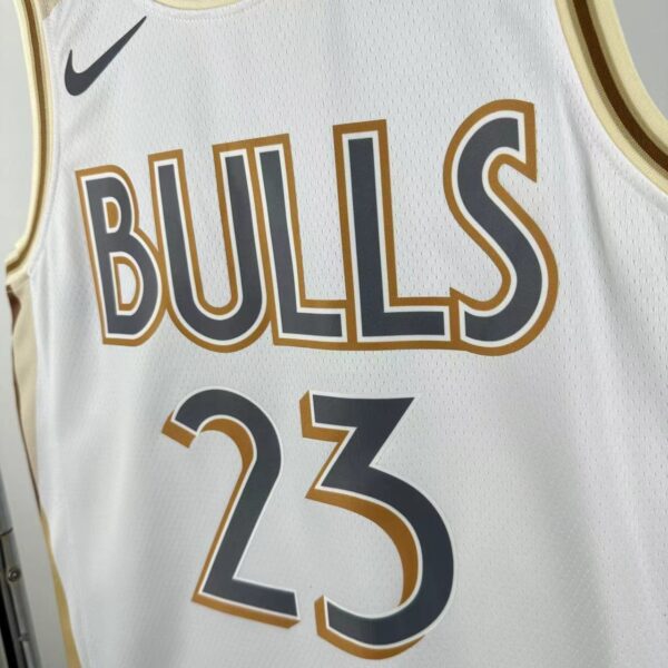 Camiseta Regata Basquete NBA Chicago Bulls 23 Jordan City Edition 2025 Branco Nike - Imagem 4