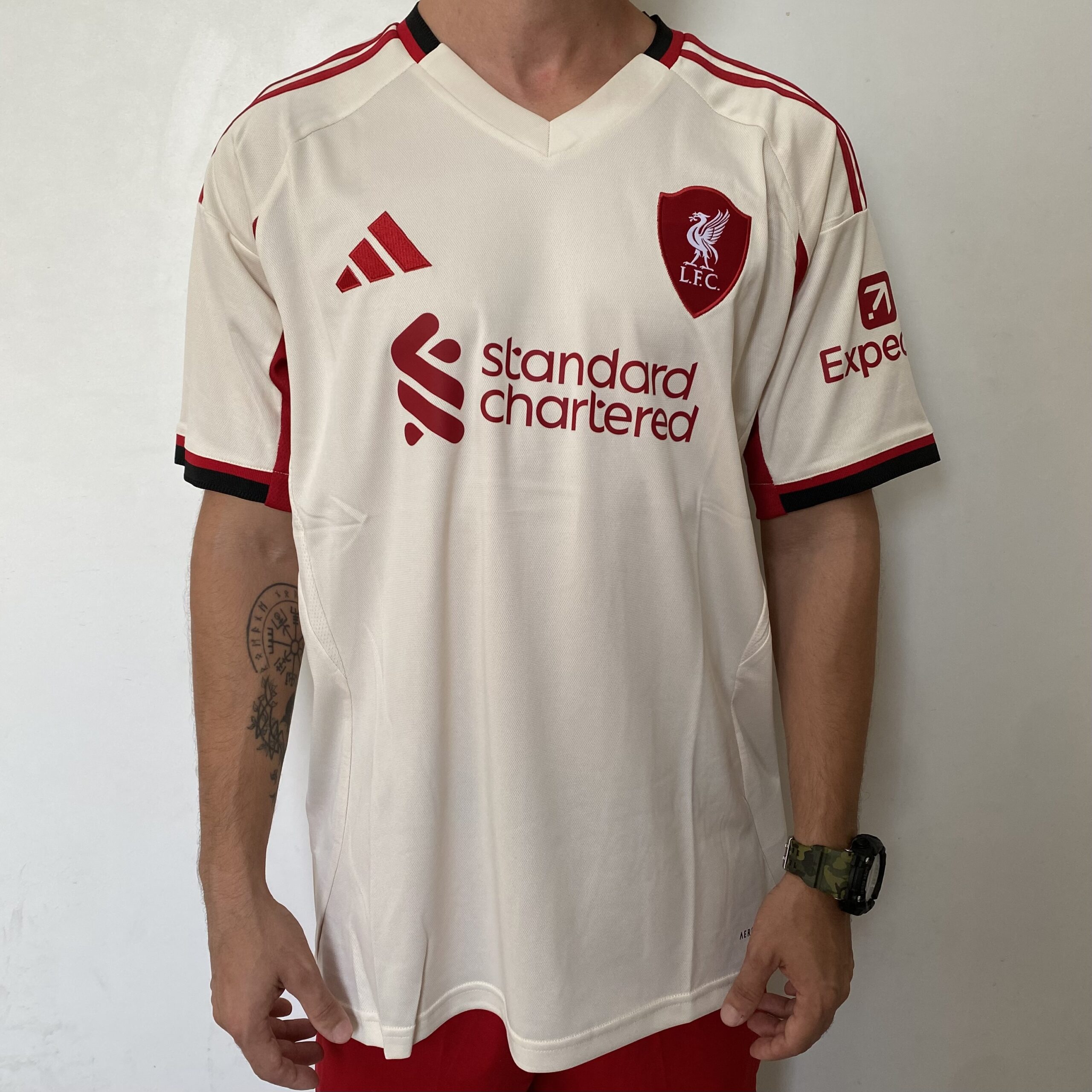 LIVERPOOL 2 2026 TORCEDOR (1) Camisa Liverpool Away Versão Torcedor 2025/2026 Branca Adidas - Imagem 1