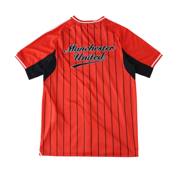 Camisa Manchester United Baseball US Pack 2025/26 Vermelha Adidas - Imagem 4