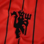 Camisa Manchester United Baseball US Pack 2025/26 Vermelha Adidas - Imagem 2