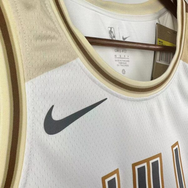 Camiseta Regata Basquete NBA Chicago Bulls 23 Jordan City Edition 2025 Branco Nike - Imagem 3